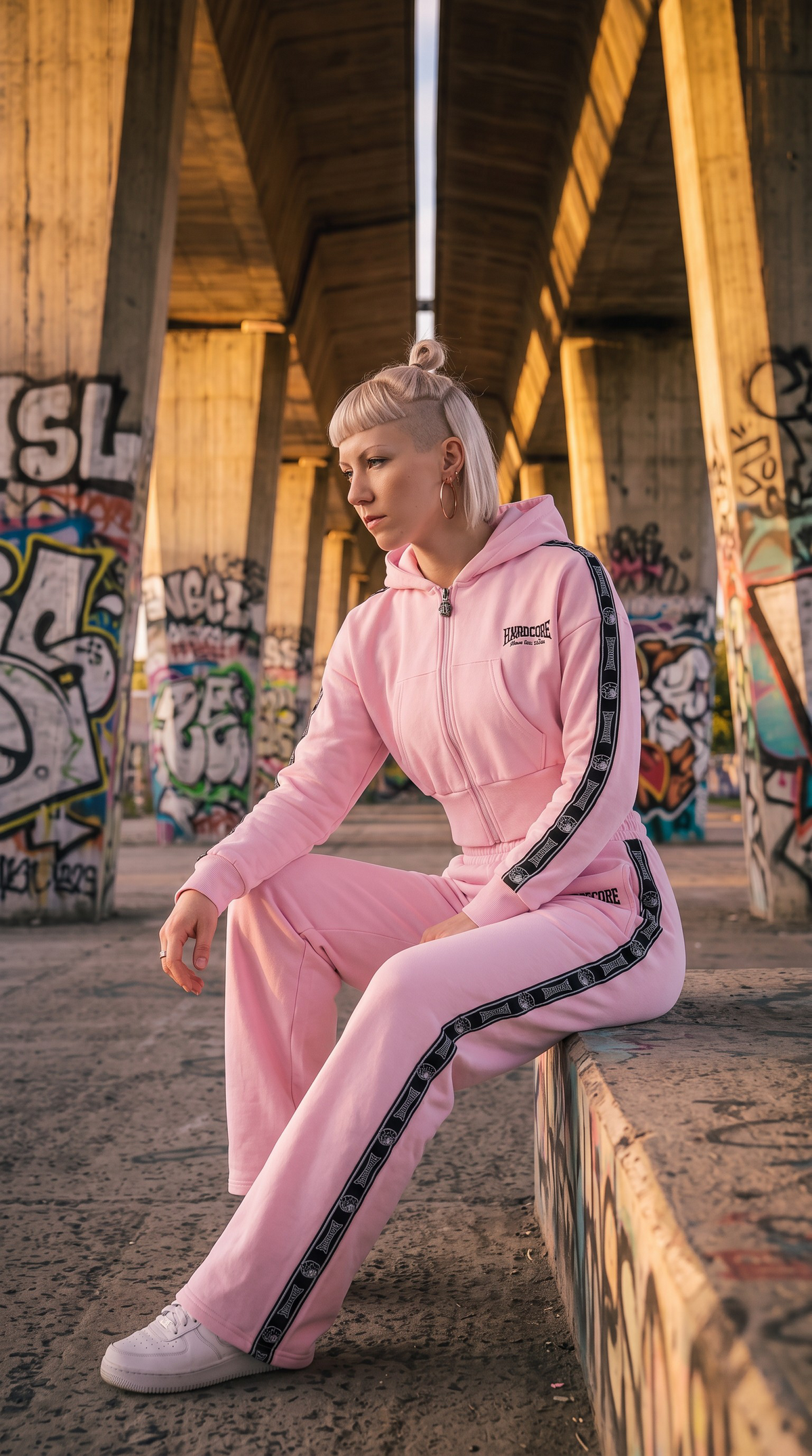 100% Hardcore Cropped Woman Joggingsuit Pink