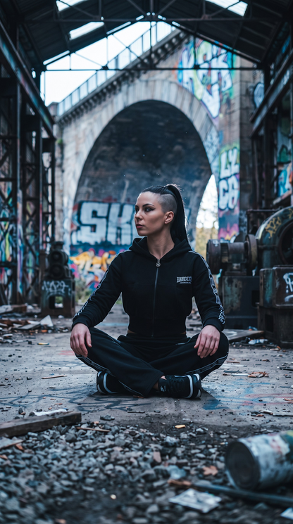 100% Hardcore Cropped Woman Joggingsuit Black